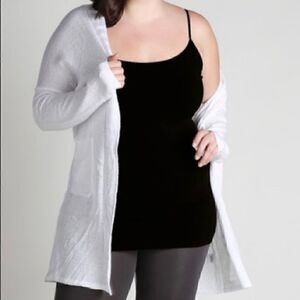𝅺NWT Plus Size Nikibiki Black Camisole